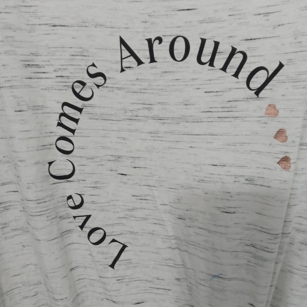 Old Navy Luxe short Sleeve T Shirt. Love comes around. Twisted at Waist